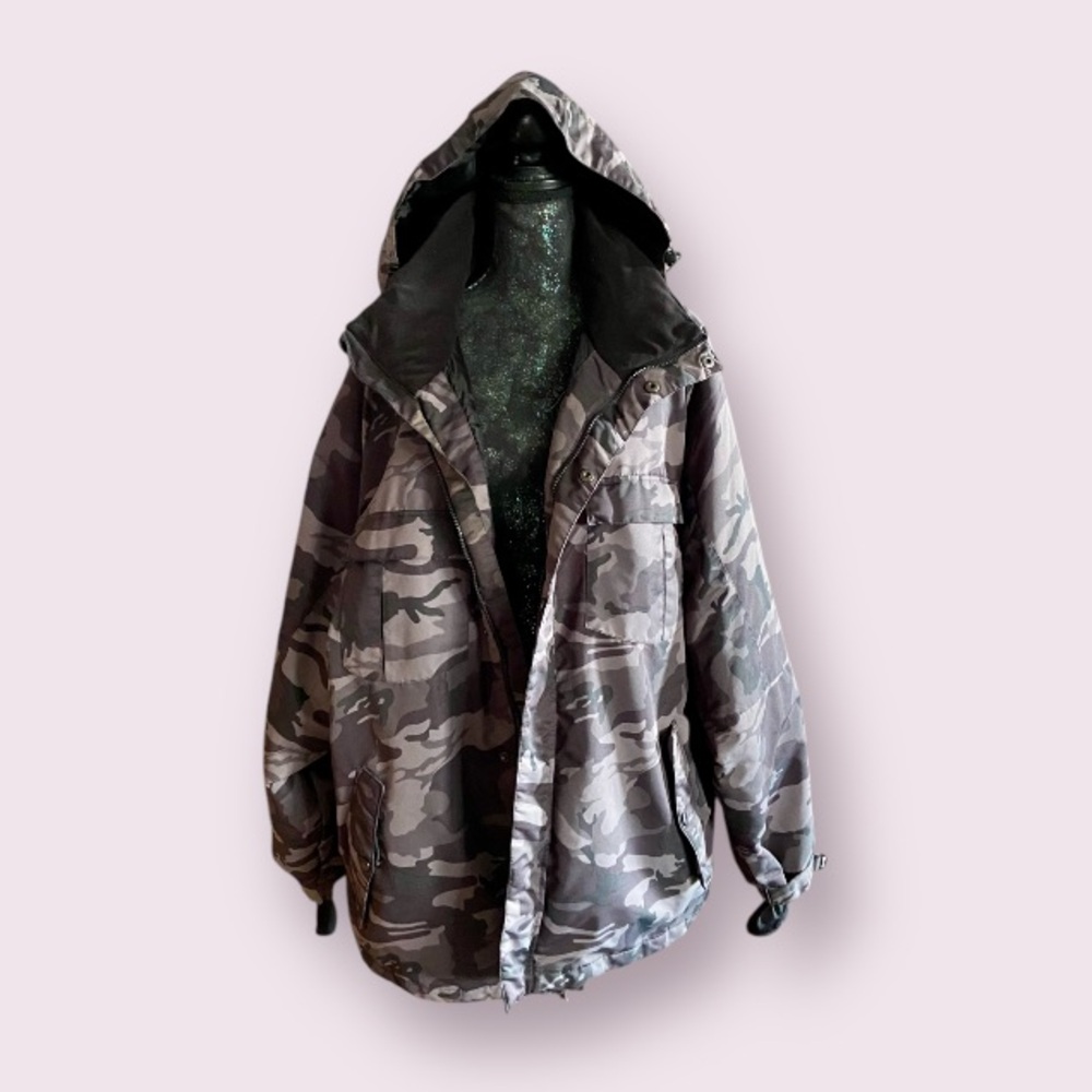 Pulse Snow Camo Snowboard Jacket in Black and Gray